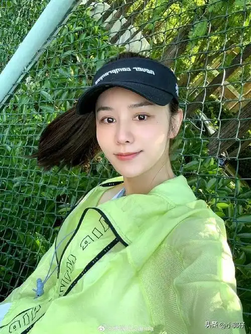 张馨月晒和老公林峯一起打网球美照,夫妻穿情侣装画面温馨又甜蜜