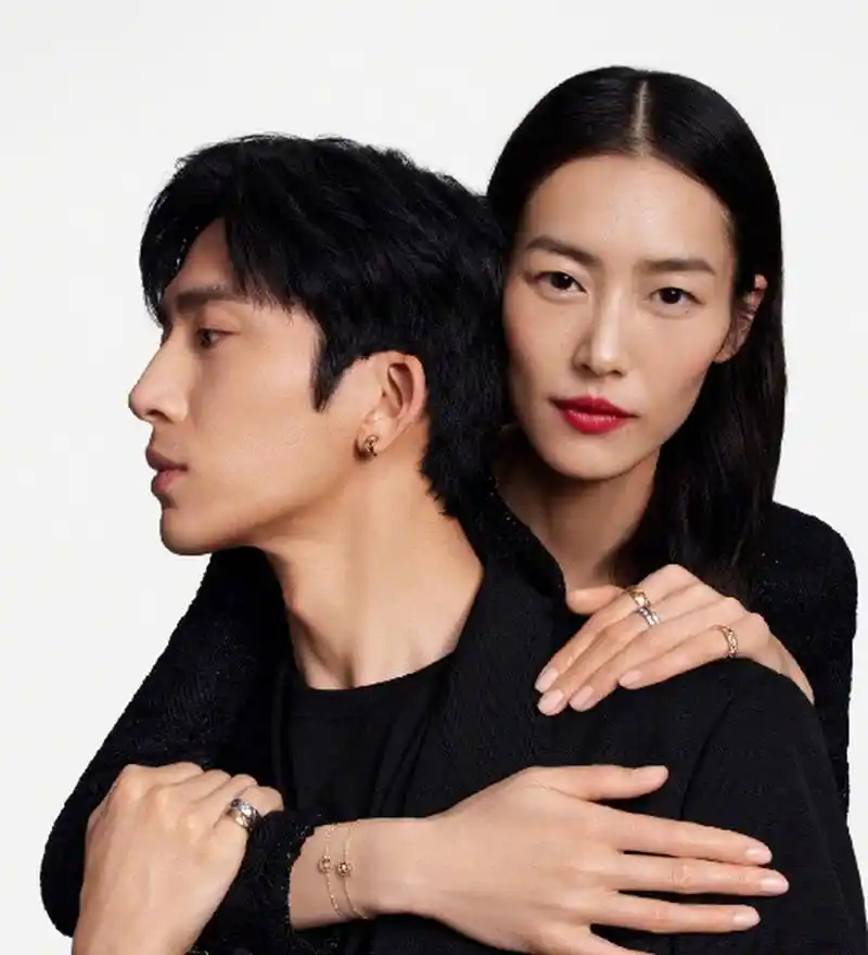 井柏然刘雯甜蜜相拥合体大片,男帅女美,大表姐一如既往的气质范.