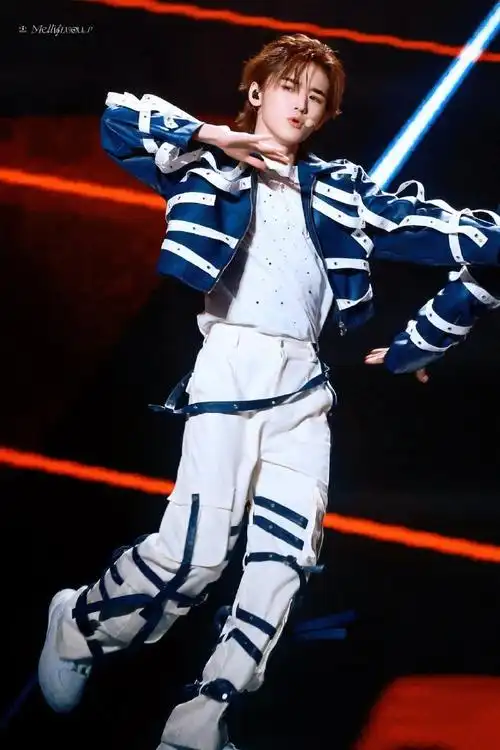 宋亚轩楼外楼演唱会##宋亚轩大时代大背头造型##宋亚轩唱歌说粤语