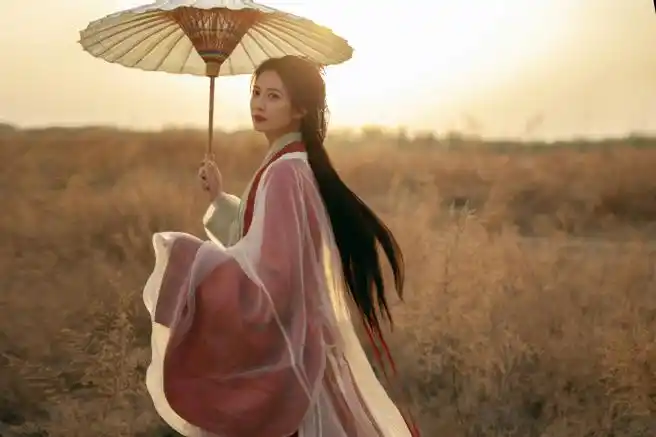 陈钰琪古装撑伞