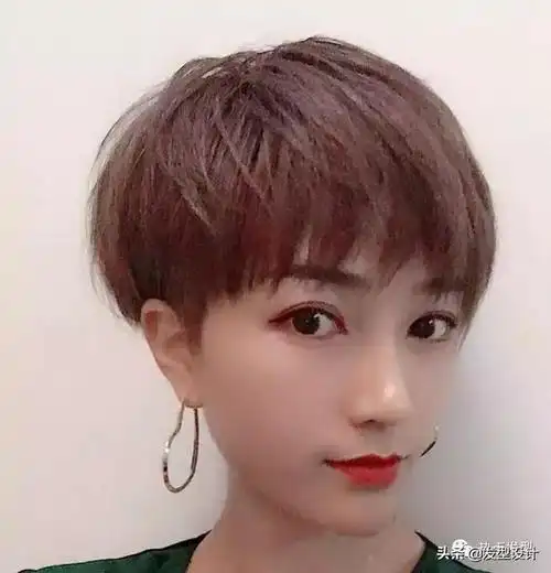 而喜欢短发的姑娘会觉得短发约短越时尚个性,比如说第一款就相当的