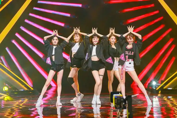 《创造101》公演sunnee震撼说唱 赵尧珂首当队长