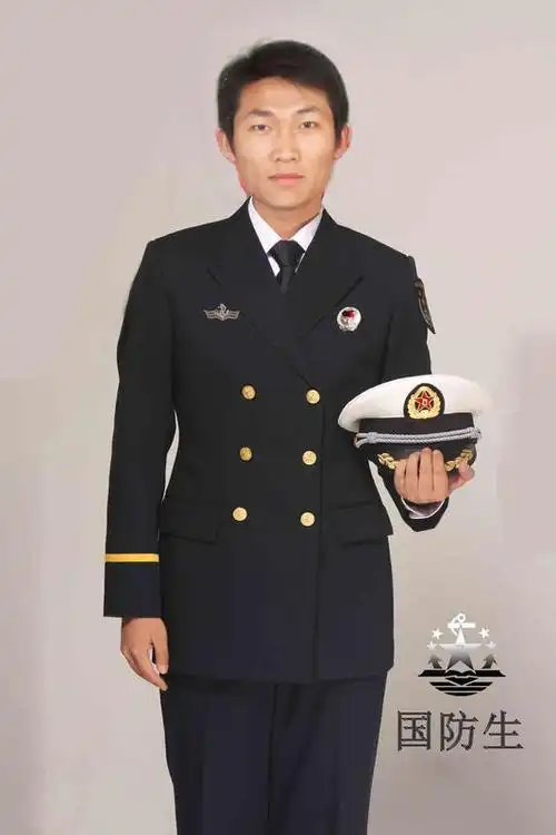 ps高手进,给我p一张一寸的军装照,在线等381333272