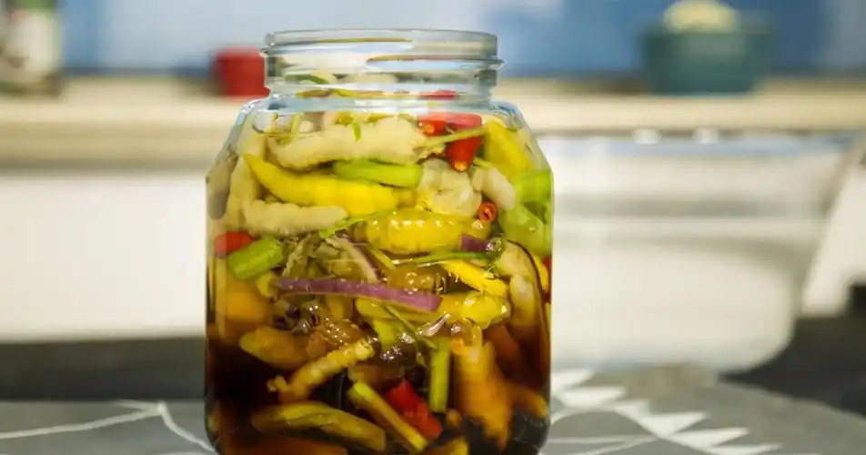 自制酸辣凤爪味道酸爽辣的开胃吃上一口就忘不掉