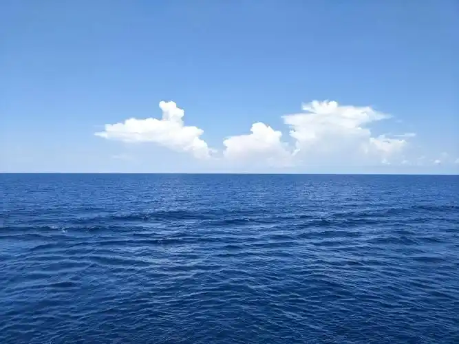 深蓝色的大海