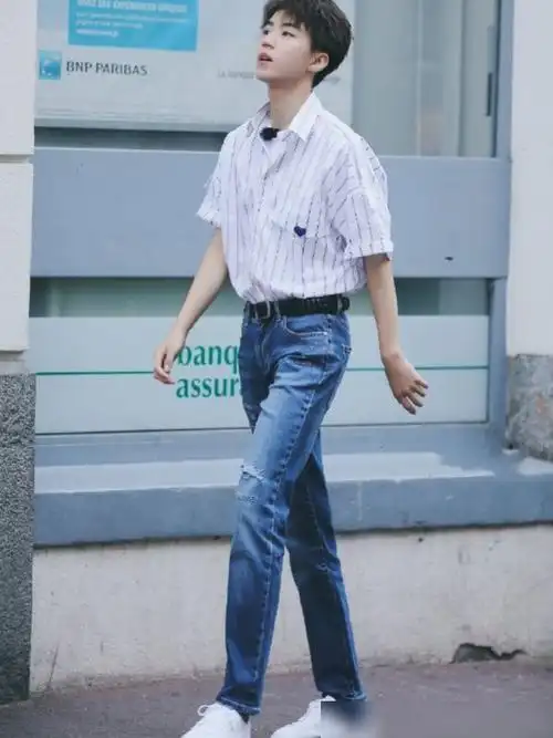 王俊凯才是当之无愧的腿精衣着时尚长腿抢镜这气质绝了