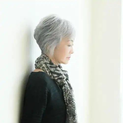 30岁白发多不想染适合什么发型女(以前每年都要烫染)(9)