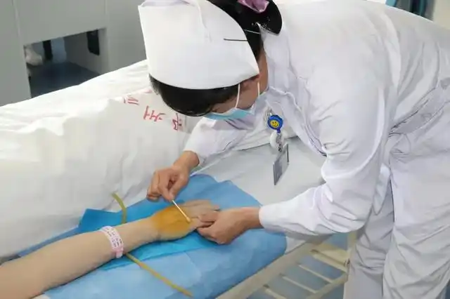 强基础 精技术——郑州公交医院护理部开展护理操作技能考核