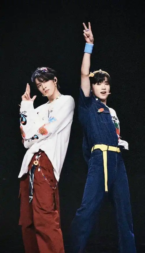 宋亚轩刘耀文新歌上线双人合照##宋亚轩刘耀文新歌好甜