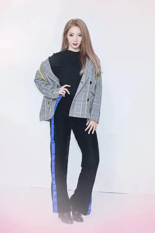 孟美岐《创造101》海报图片