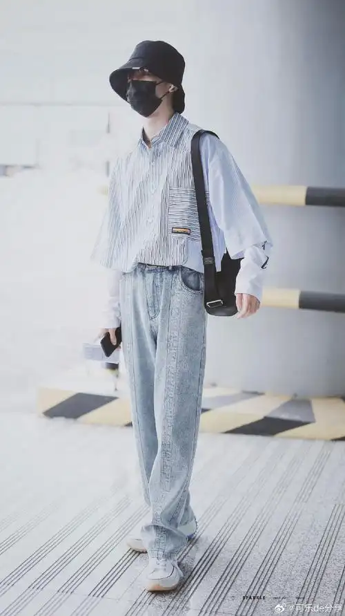 马嘉祺早期机场穿搭