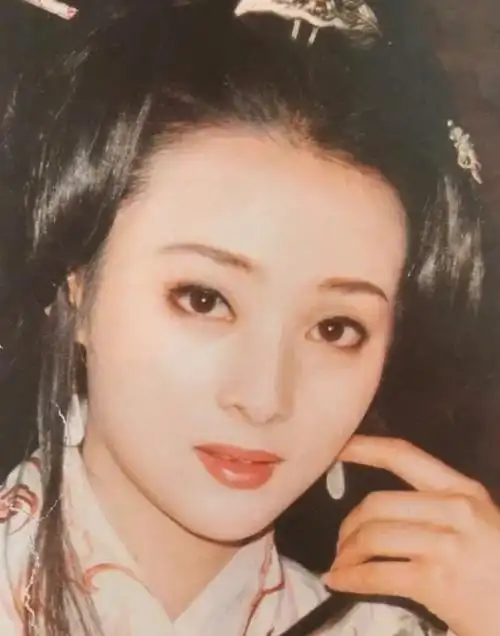 不愧是"内地第一古装美女",蒋勤勤年轻旧照公开,这才是美!