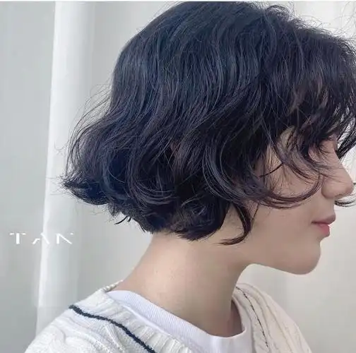 18岁女生短发烫发发型风情万种短发烫