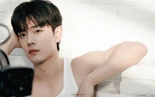 肖战##肖战顺毛白背心