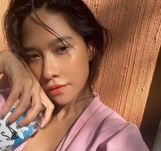 38岁影后宣布出柜!恋上小16岁女星,与前男友分手后被伤透心