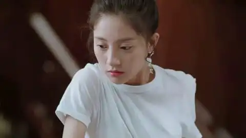 超时空恋人02 《超时空恋人》钱溱溱急忙赶去老板家 老板发烧无人