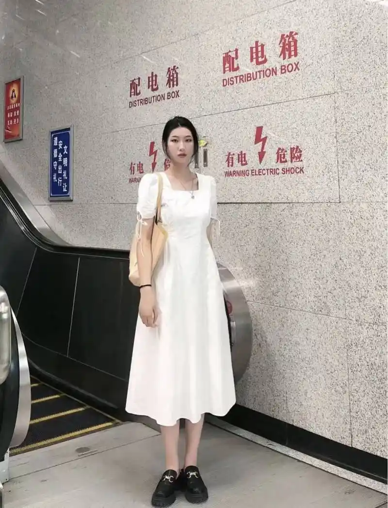 原创白色连衣裙配什么鞋子好看白色连衣裙怎么搭配好看