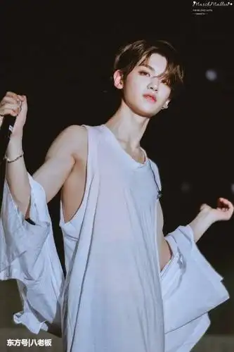 justin黄明昊多有钱你不会知道justin妈妈身材太好粉丝不敢叫阿姨