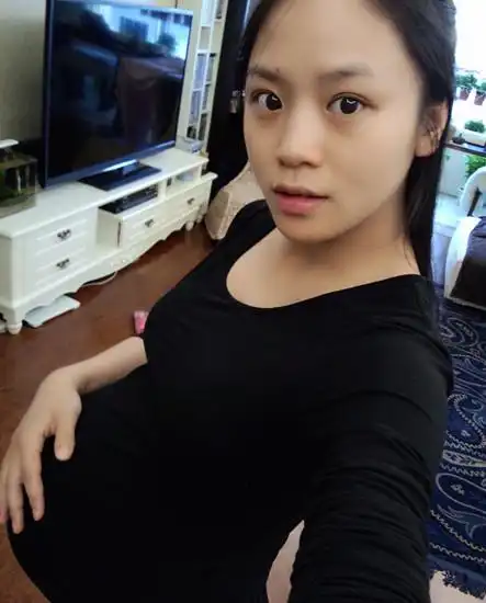 黄英怀孕36周孕照