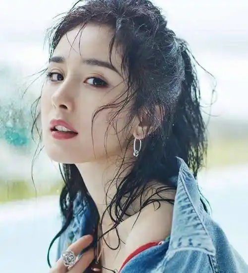 杨幂杂志封面大片曝光女神变得激情四射感觉很撩人_照片_形象_海报