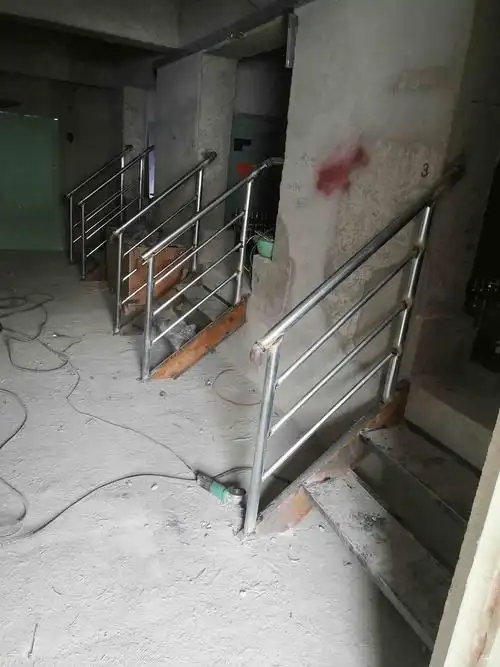 太原小店区有43米铁楼梯扶手(圆管).做简易的.不需要打膨胀