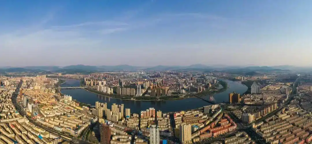 近年来,吉林市多措并举推进环境综合治理工作,使得松花江水质持续改善