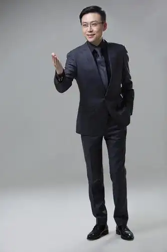 东方人,成年人,中年人,一个人,商务人士,商务男性,微笑,竖图,室内