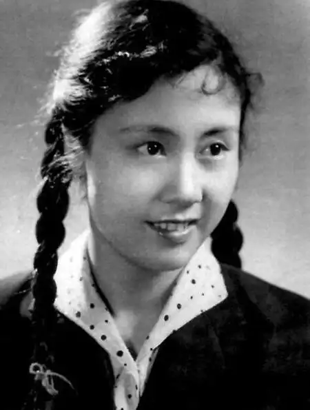 电影表演艺术家,她与庞学勤这对夫妻在半个世纪的演艺生涯中相扶相助