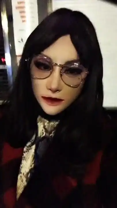 302(shaco大神说这位戴着易容面具,穿着蛇纹紧身衣的超级美女是他妻子