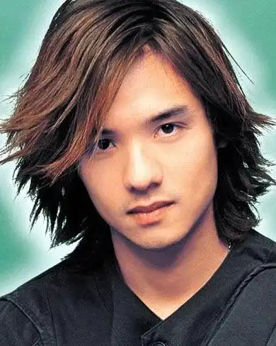 冯德伦一王八后拍护肤品广告 替张雨绮辩护(图)