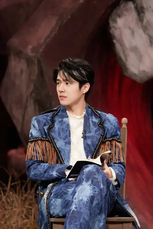 刘昊然流苏外套高清剧照##刘昊然银色挑染高清剧照