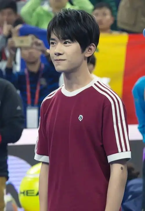 钟佳茹&易烊千玺照片集ε-(=ω=)