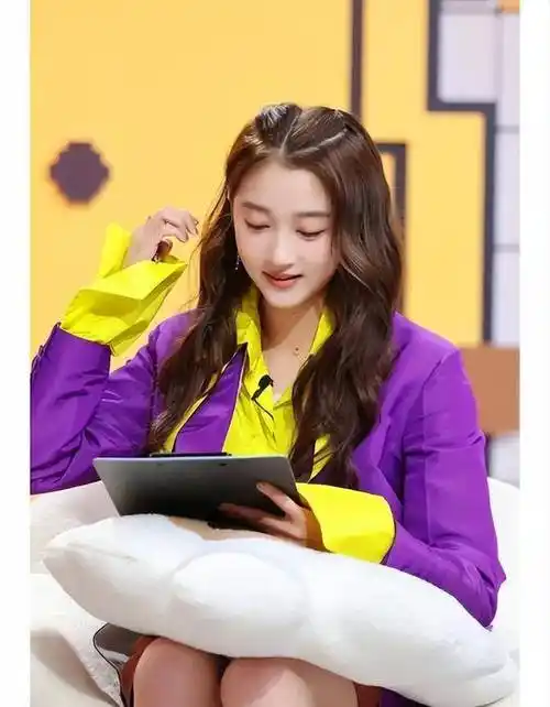 陈立农新综艺,金巧巧力挺《无名》,关晓彤是95花领头人_恋情_高野