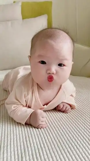 嘟嘟嘴的小可爱#嘟嘴 #嘟嘴特效