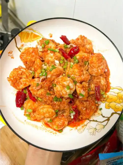 被闺蜜按头安利的蒜香黄油虾两步做好