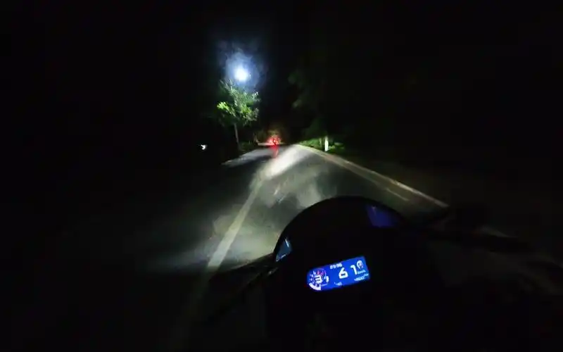 cbr650r晚上溜车休闲骑第一人称视角