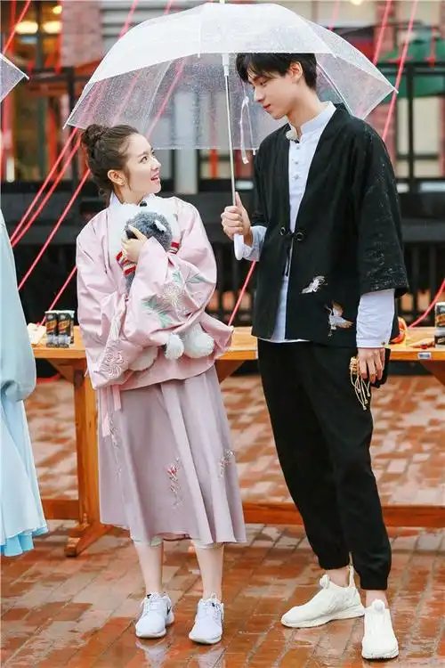 《二十四小时》白敬亭"黑驴王子" 林允"马下叉"秀绝活