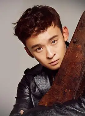 董子健个人背景资料介绍-明星库-中国时尚网
