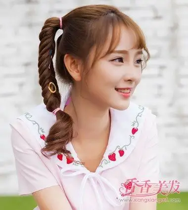 女生空气 刘海侧扎 鱼尾辫 编发发型