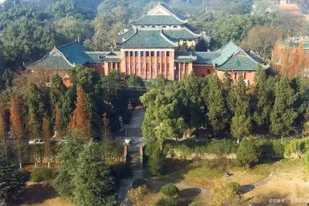 作为我国历史悠久的高等学府之一,湖南大学不仅拥有美丽的校园风光
