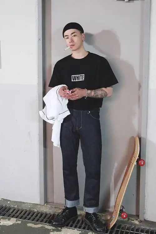 浅色牛仔裤搭配什么颜色t恤,适合浅蓝色牛仔裤搭配图