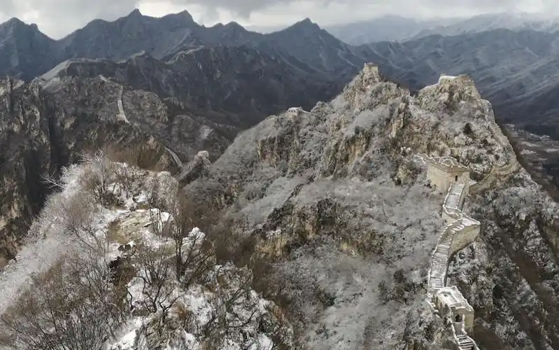 北京下雪了!雪后箭扣长城宛如水墨画