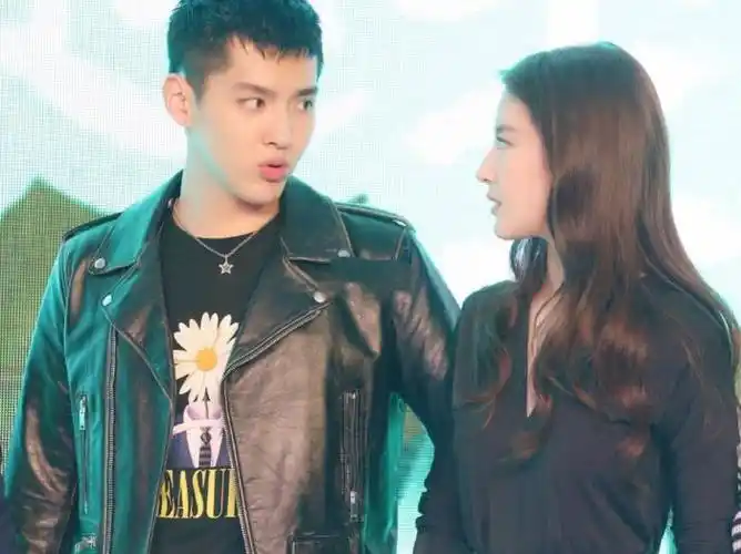 吴亦凡吻戏是真吻吗刘亦菲爆出吴亦凡拍吻戏太过用力