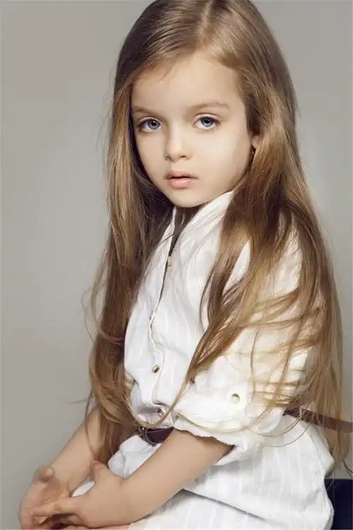 世界最美童装超模milanakurnikova