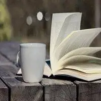 带书带阳光的头像_微信头像图片大全