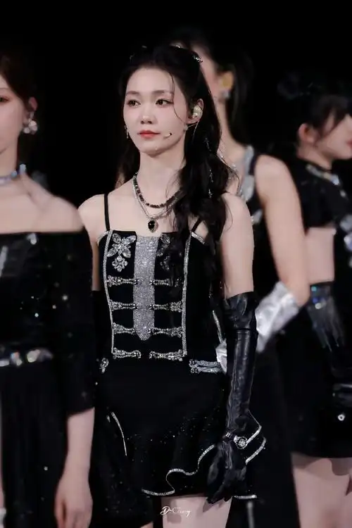 火箭少女101合体舞台##段奥娟把星光穿身上了##星光大赏内场