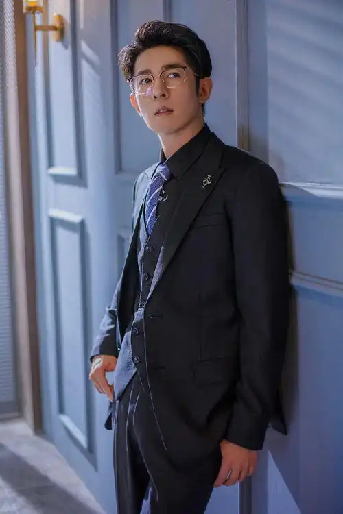 季肖冰西装杀##季肖冰机智的恋爱生活