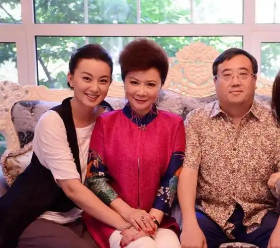 原来他就是蔡明儿子隐瞒37年不公开是蔡明的骄傲更是最大心病