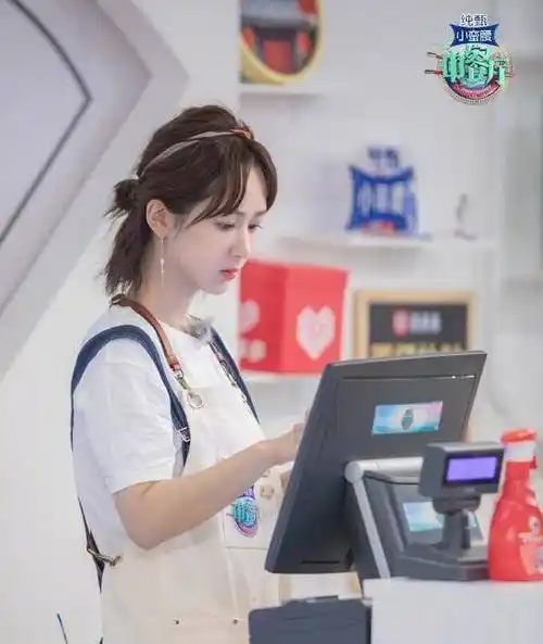 《中餐厅》黄晓明把气氛弄僵,都是杨紫在打圆场,又机灵又会说话_时候