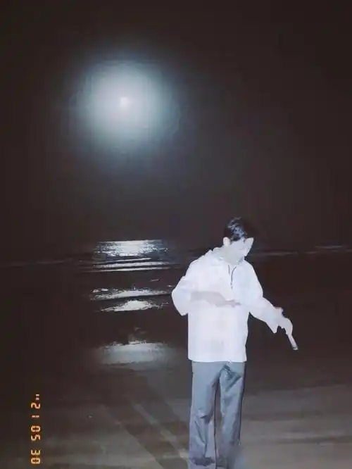 肖战海边玩泡泡笑容甜美超治愈阳光帅气惹人爱